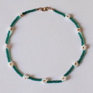 Green & White Glass Beaded Flower Choker